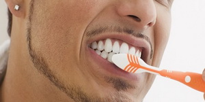 Почему обмен зубной щеткой-очень плохая идея