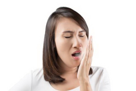 Зубная нить освежает неприятный запах изо рта